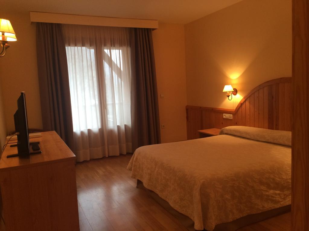 Hotel Estanys Blaus Tavascan Exterior photo